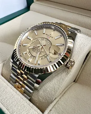No Reserve - Rolex Sky-Dweller Two Tone Gold Jubilee (326933