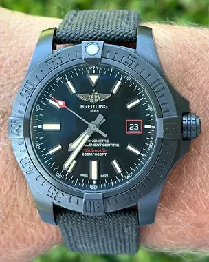 BREITLING 1884 メッシュブレスレット Breitling Japan | 洗練されたラバーストラップが、夏の